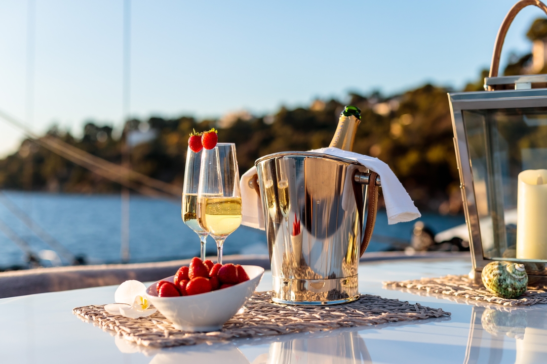 The Fine Art of Dining on a Private Yacht 