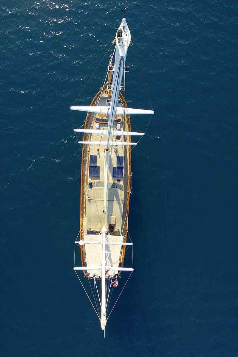 Expansive deck layout