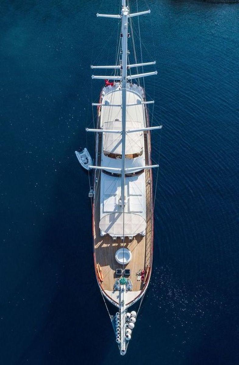 Incredibly Spacious Deck