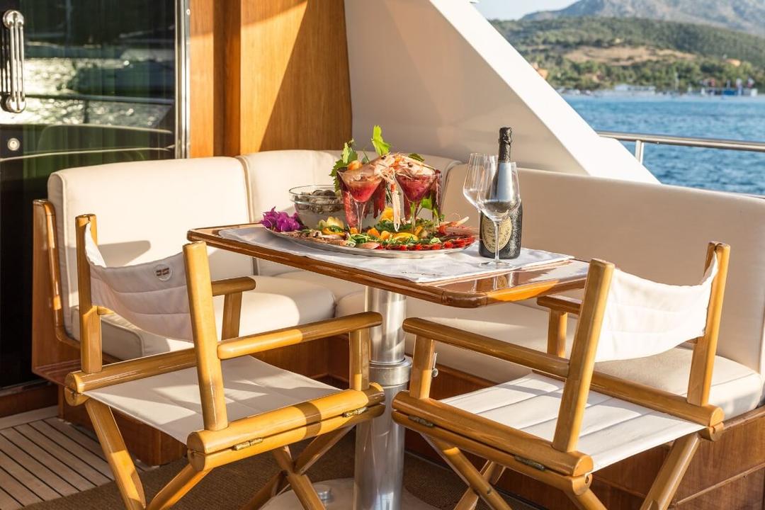 Alfresco Dining