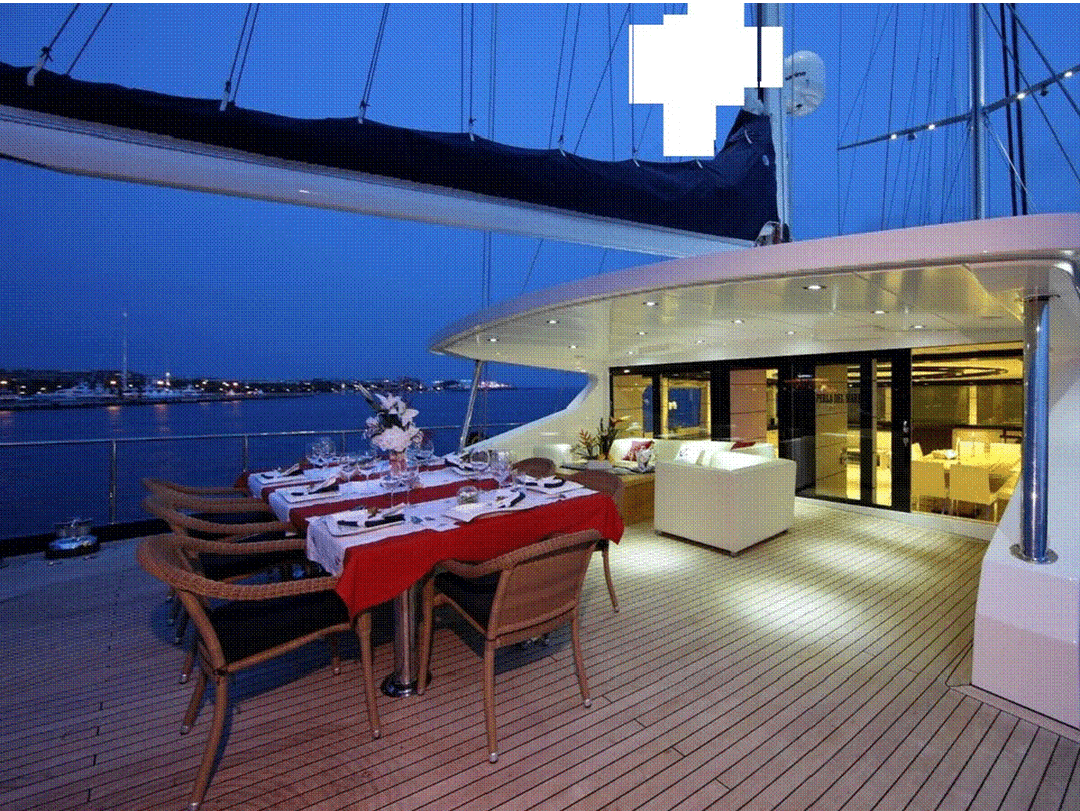 Under the Celestial Canopy: Dine Under the Stars aboard Perla del Mare