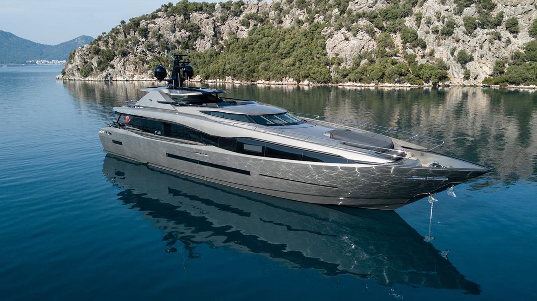 Motor Yacht FX