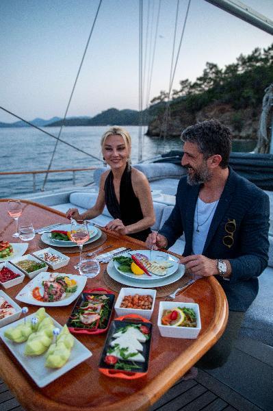 Alfresco Delights with Stunning Views