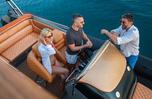 Power Meets Precision: 8.65m Zeus Marine 400HP RIB
