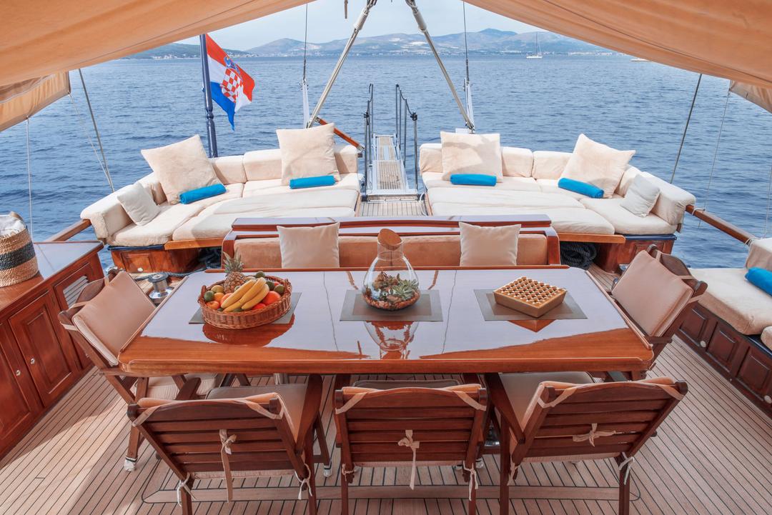 Alfresco dining