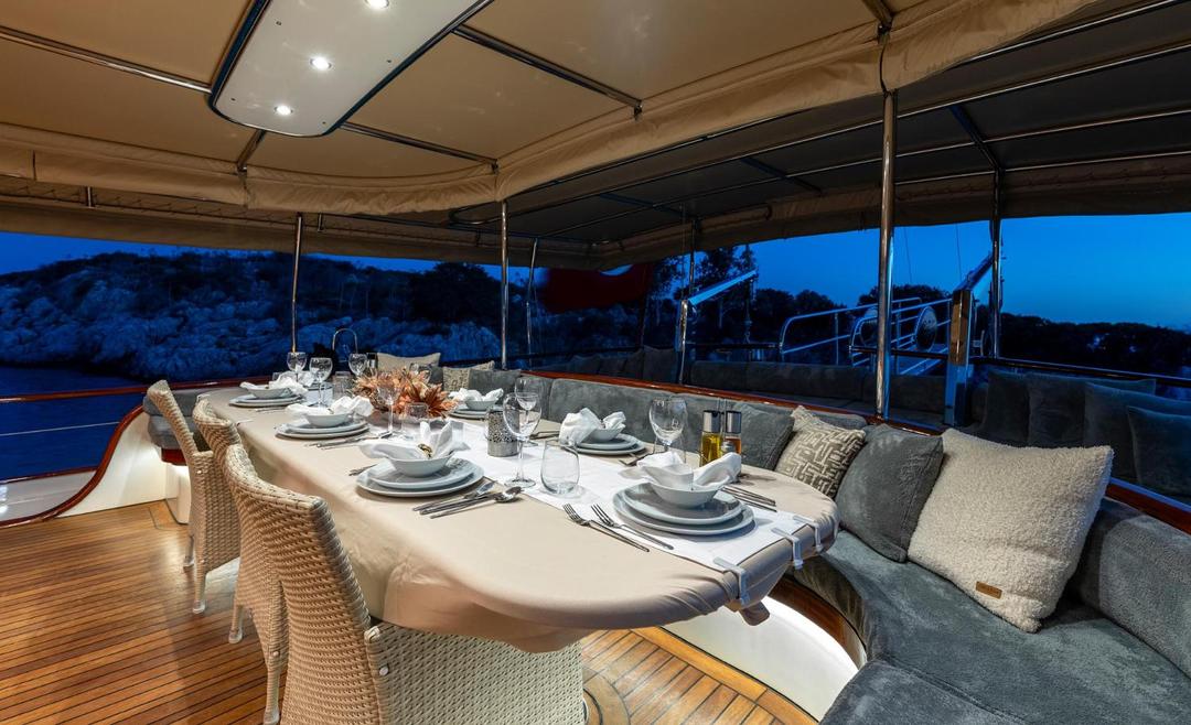 Alfresco Dining