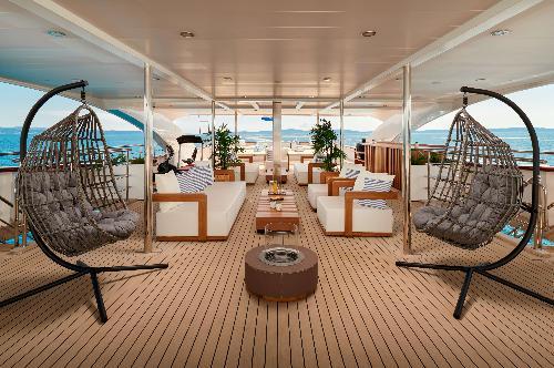 Exceptional Amenities and Entertainment