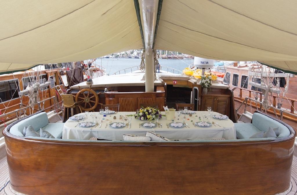 Dine Al Fresco on Serenad's Enchanting Deck