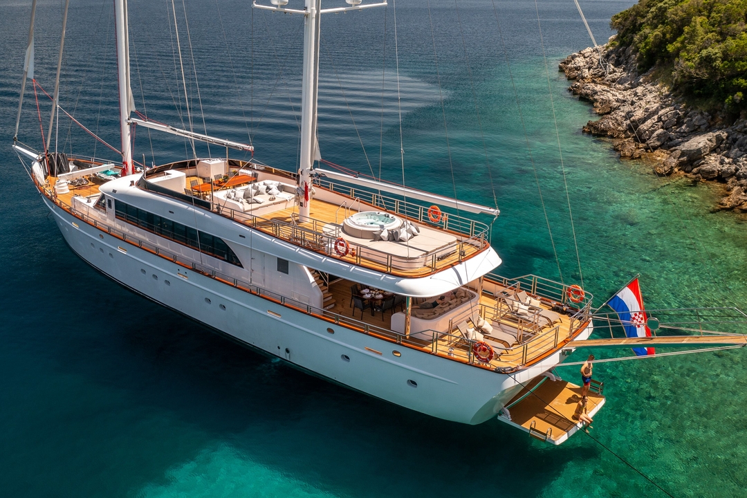 Discover Your Personalized Luxury Yacht Charter Experience